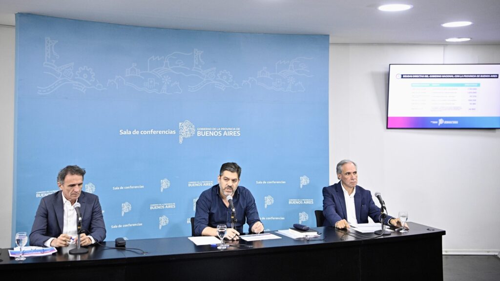 Carlos Bianco acusó a Diego Santilli de ignorar sus llamados y de condicionar el endeudamiento de las provincias a cambio de votos para aprobar el presupuesto de Javier Milei, profundizando la tensión política con Buenos Aires.