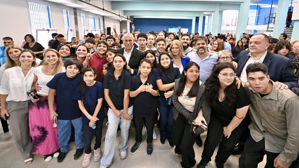 Kicillof denunció el recorte educativo de Milei al iniciar el ciclo lectivo en Avellaneda