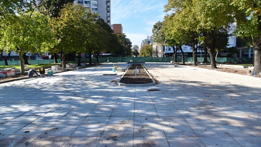 Plaza Italia y Plaza Rocha: cuándo reabrirán y qué cambios trae la renovación en el centro platense