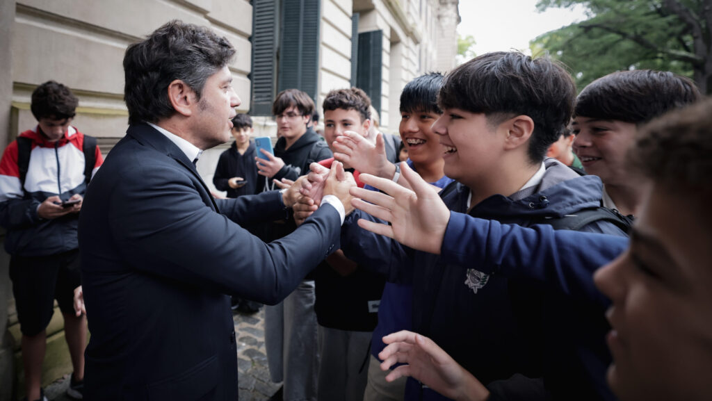 Kicillof dio una charla en el Colegio Nacional de La Plata sobre memoria y economía