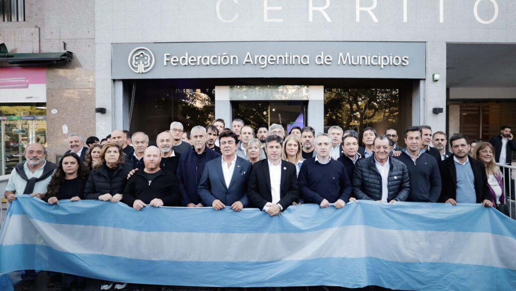 Kicillof le apuntó a Adorni por el escándalo de enriquecimiento: «Si no puede responder, tendrá que tomar decisiones»