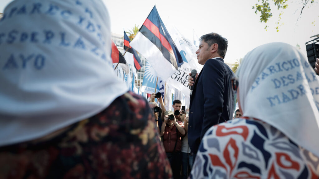 Kicillof homenajeó a Hebe en la histórica ronda de las Madres