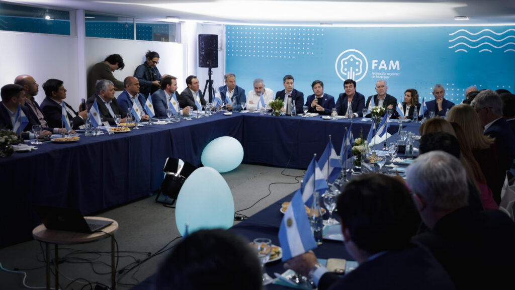 Kicillof en la FAM: “La gravedad institucional exige que Milei cumpla con las provincias”