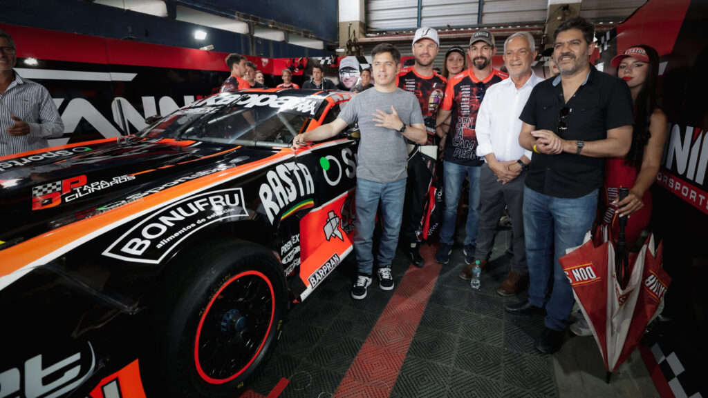 Kicillof celebró la fiesta del Turismo Carretera en La Plata