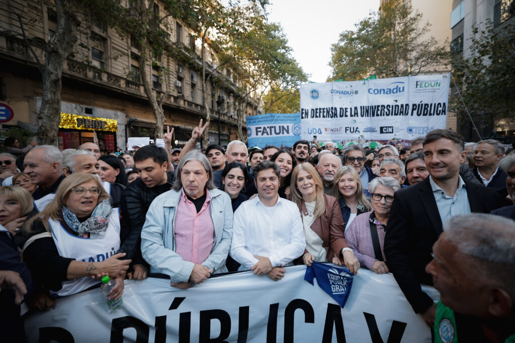 Kicillof marchó con los rectores y le habló a Milei: «Tarde o temprano van a tener que escuchar»