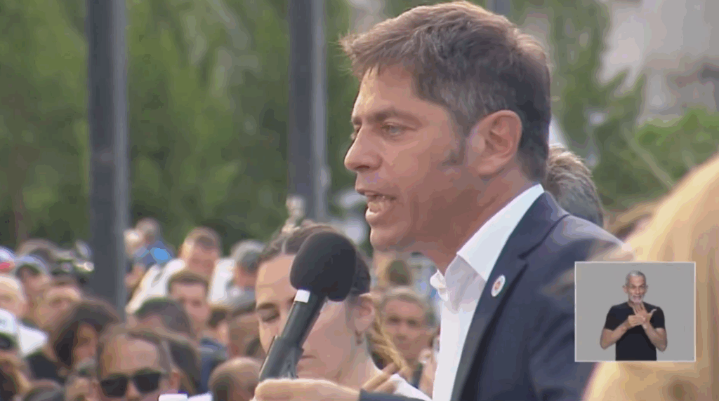 Kicillof en modo campaña: “El gobierno de Milei es una estafa de TikTok y están timbeando el país”