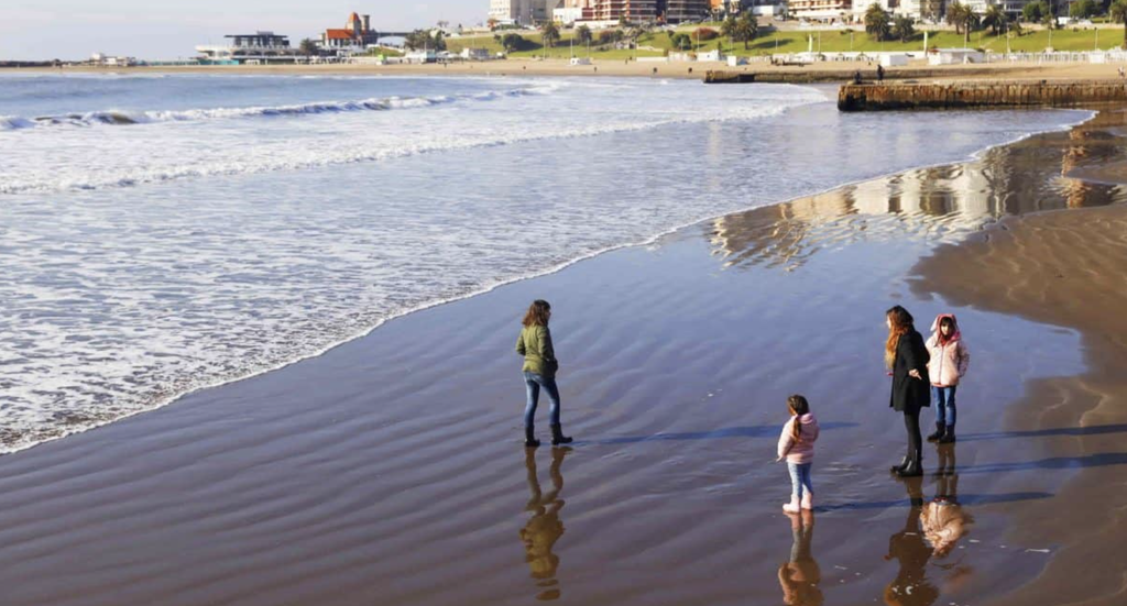 Turismo fin de semana largo: viajaron más argentinos pero el gasto real cayó 2,2%