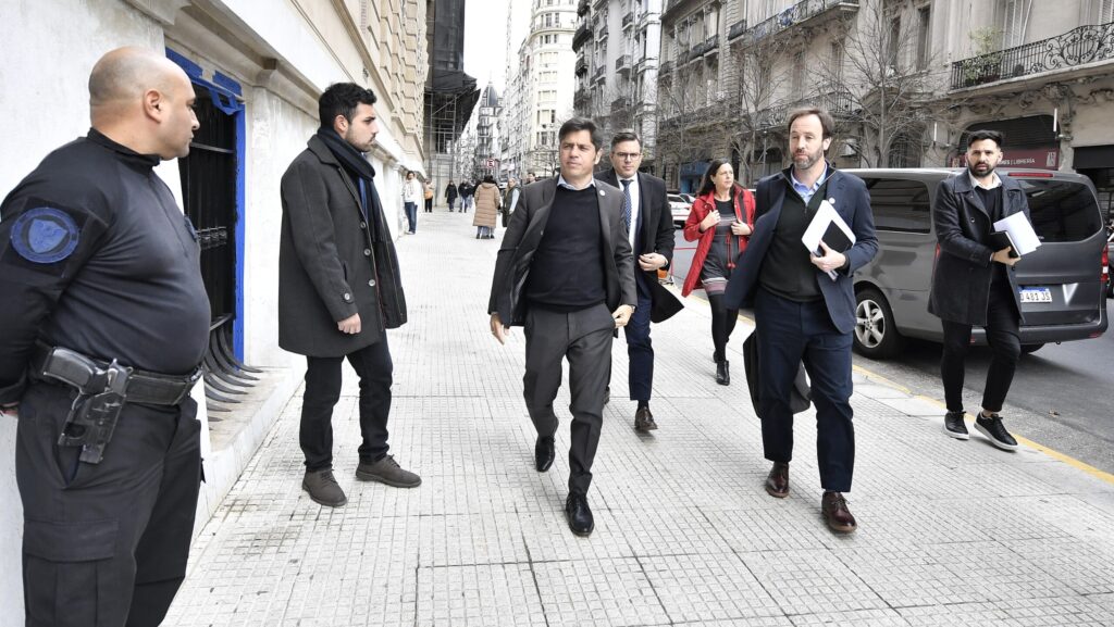 Kicillof cortó la conciliación y va a la Justicia: reclama $2,3 billones que ANSES le debe a los jubilados bonaerenses