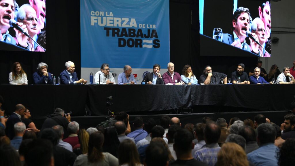 Atenas fue el escenario del llamado de Kicillof a “frenar el ajuste y defender la democracia”