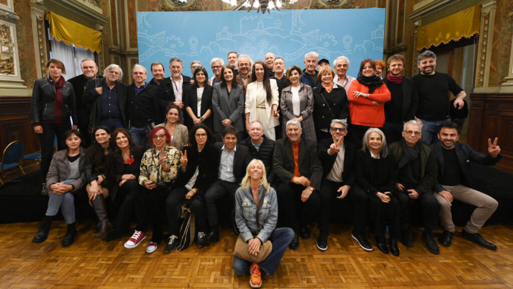 Kicillof reunió a referentes culturales y lanzó una defensa política: “Hay otro modelo de país”