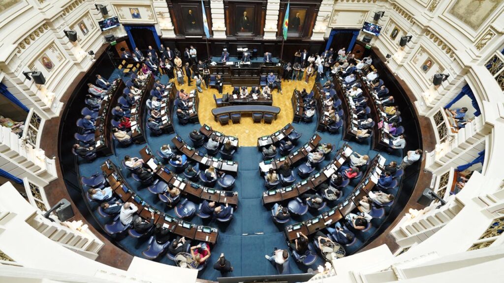 Veto parcial, tensión interna y poder en disputa: el peronismo bonaerense vuelve a crujir en la Legislatura