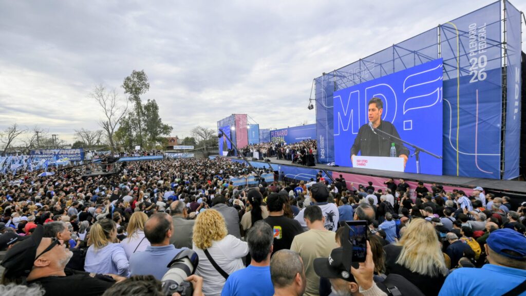 Kicillof se lanzó en Avellaneda y Alak sostiene su propio armado mientras la interna peronista se recalienta