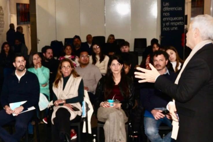 Formación, cercanía y gestión: claves de la jornada que reunió a los candidatos de Fuerza Patria La Plata