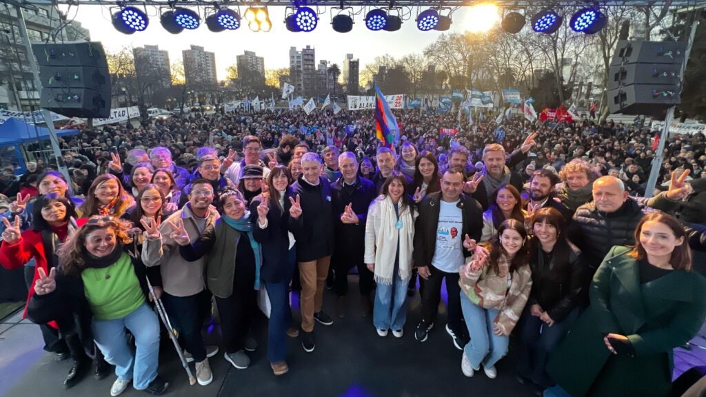 Alak cerró la campaña de Fuerza Patria: «Este domingo hay que votar por la ciudad»