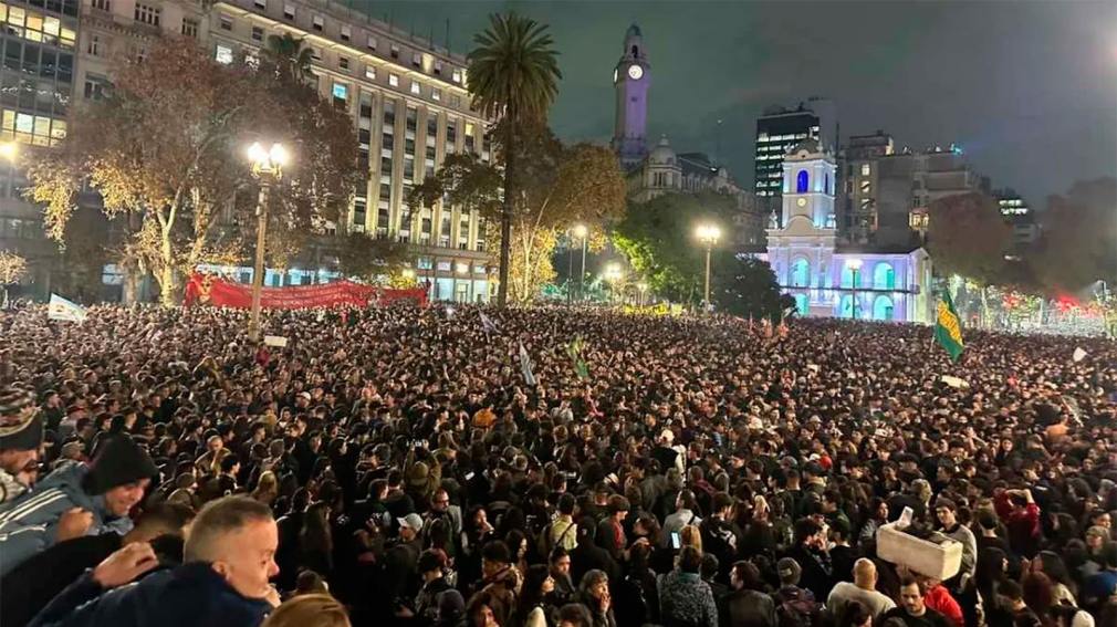 Kirchner, Spinetta, Hebe, Maradona, el Indio: la Argentina que se va con ellos