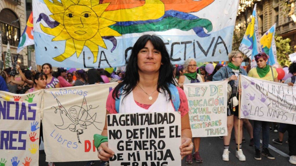 La Justicia le puso un freno a Milei: vuelve a regir la Ley de Identidad de Género para menores de 18 años