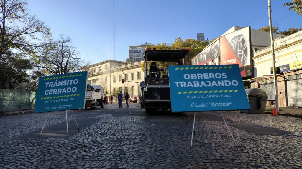 Avanzan las obras de asfaltado en los alrededores de Plaza Italia y Plaza Rocha: cortes y desvíos en el tránsito platense