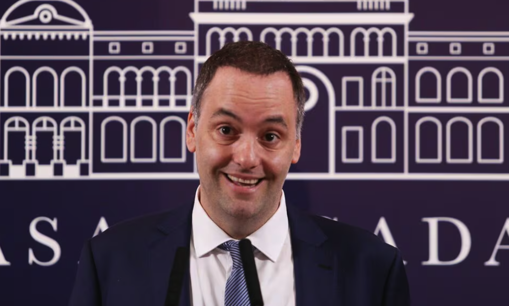 Crisis en el Gabinete: crecen las versiones de salida de Adorni mientras Milei busca sostener el control político