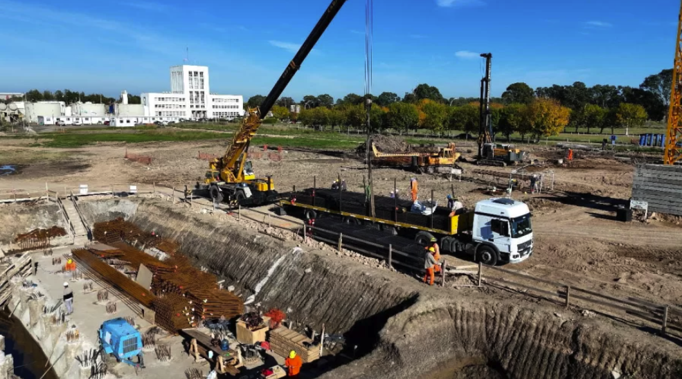 La Plata: avanza el recambio de cañerías y una obra clave para mejorar el suministro de agua en la región