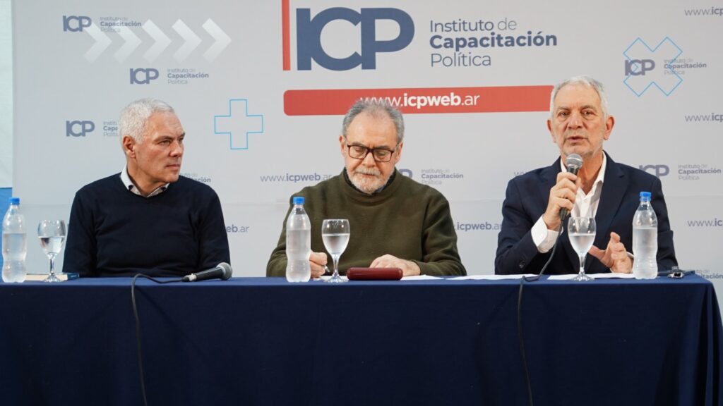 Alak y Cagliardi lideraron una capacitación del PJ bonaerense en Berisso sobre el nuevo orden mundial
