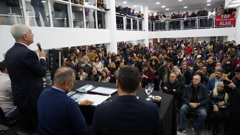 Alak suma a los Descalzo en su armado y avanza hacia la Gobernación