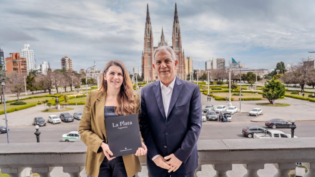 La carrera por la gobernación bonaerense: Alak recibió a Mariel Fernández en la Municipalidad