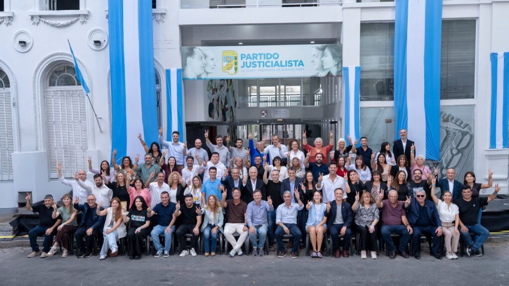 Cómo será el Frente Patriótico Bonaerense que propone Alak para enfrentar al gobierno de Milei