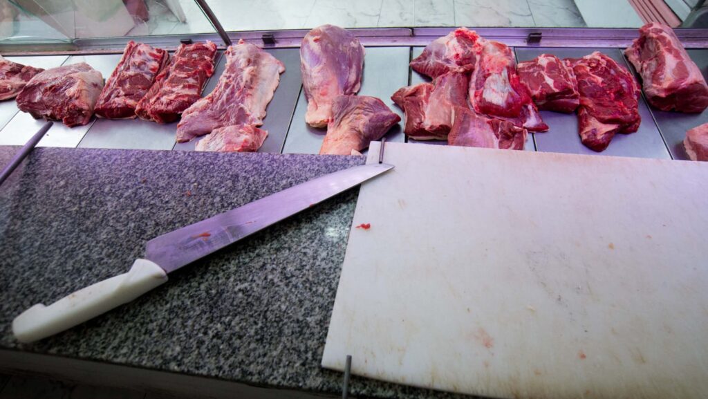 La canasta alimentaria en La Plata subió 2,1% en mayo: el asado acumula un 70% de aumento en un año