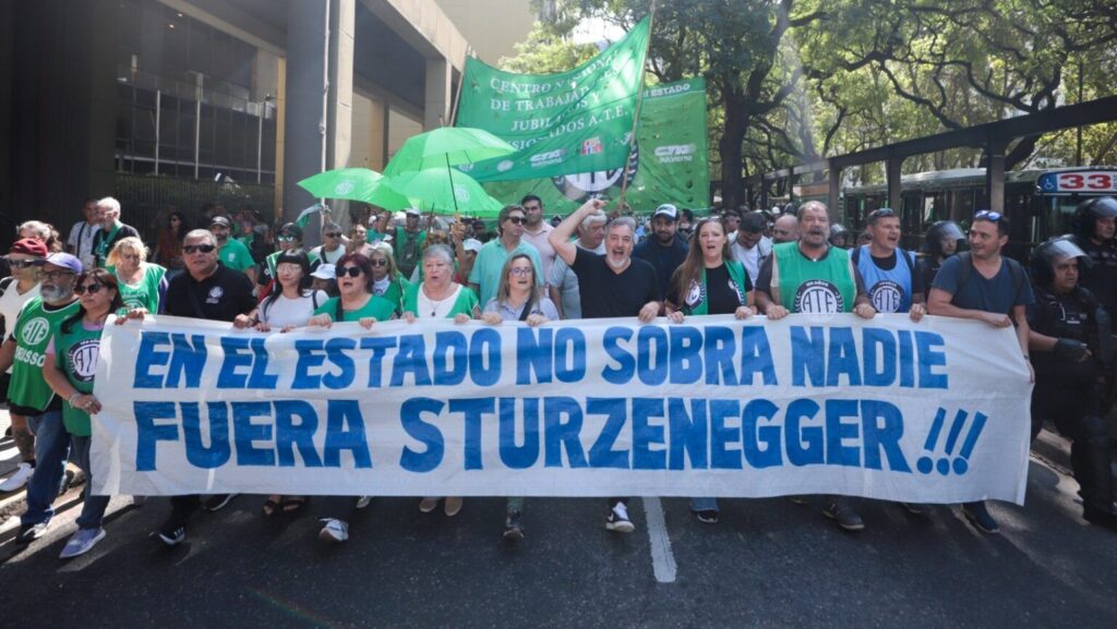 Paro estatal nacional: fuerte impacto en La Plata por el rechazo a la reforma laboral