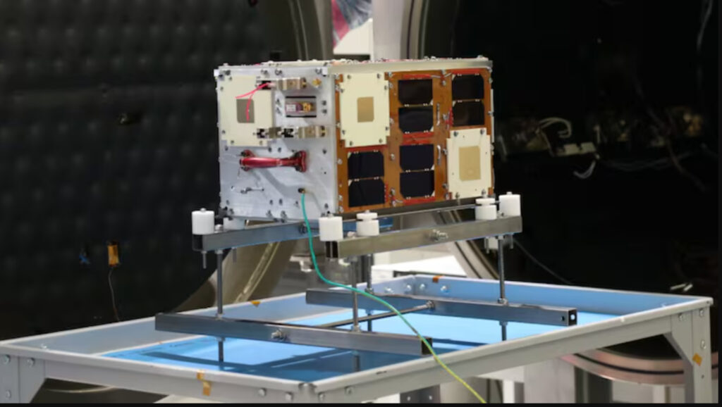 Atenea, el satélite platense que ya transmite datos desde el espacio profundo en la misión Artemis II