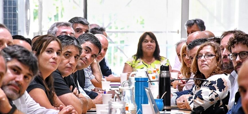 Estatales bonaerenses exigen reapertura de paritarias: ATE presiona a Kicillof por el impacto de la inflación