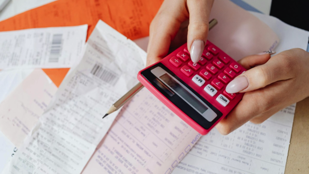 Enero 2026 arranca con aumentos clave: alquileres, prepagas, transporte y combustibles presionan el bolsillo