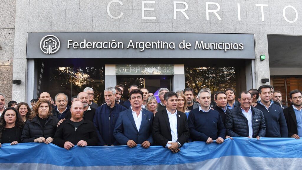 Kicillof abre el juego con los intendentes sin soltar el centro: el armado del MDF de cara a 2027