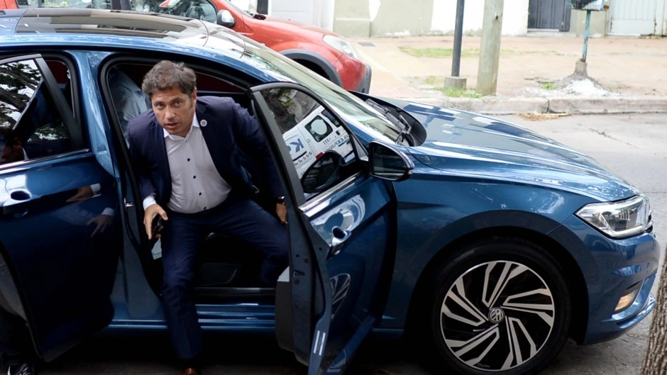 «Soy un ricotero más»: Kicillof estuvo en el velatorio del Indio y puso la Provincia al servicio de la despedida
