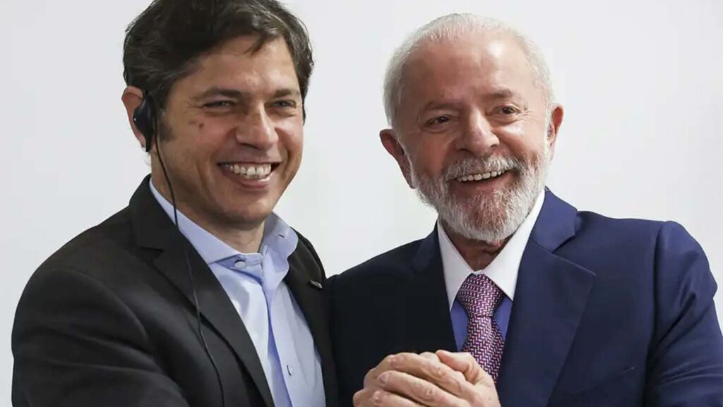 Kicillof busca aire internacional: viaja a España en clave política y económica