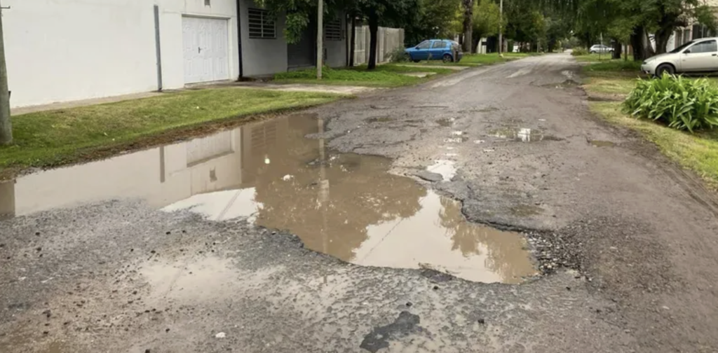 La Plata Reporta suma presión con datos: 4 de cada 10 reclamos son por calles y ahora los vecinos validan si el municipio responde