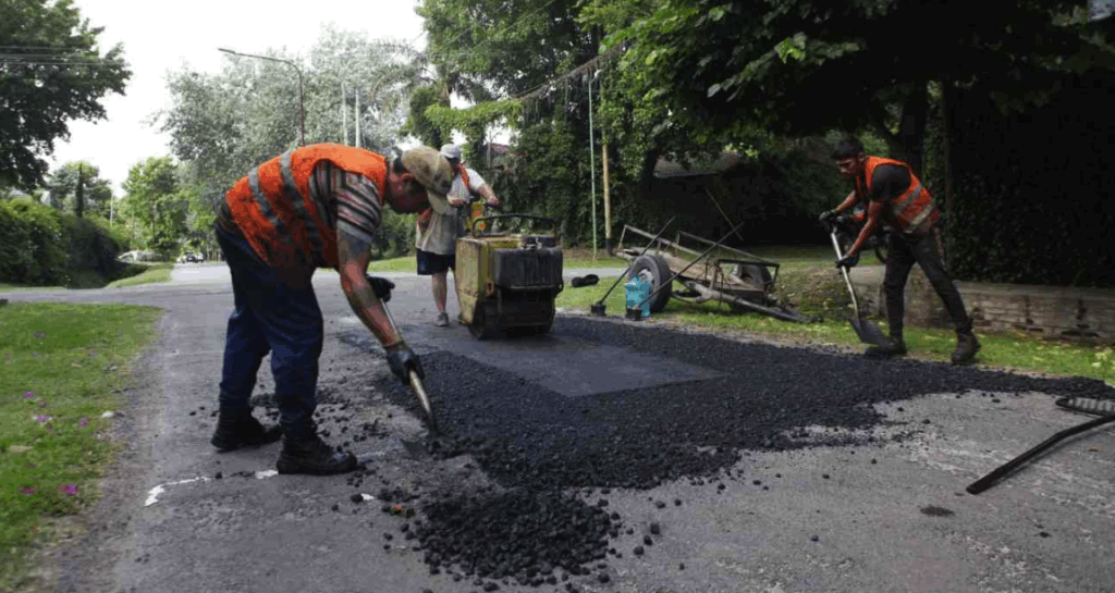 El Municipio avanza con tareas de bacheo en más de 200 cuadras de distintos barrios