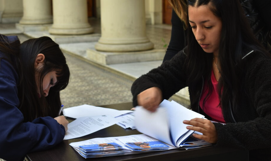 La UNLP abrió la inscripción a las becas 2026: quiénes pueden acceder y cómo anotarse