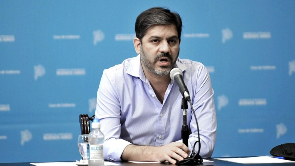 Kicillof vs. Milei: “Despilfarran 11,1 billones y dejan las rutas bonaerenses en ruinas”