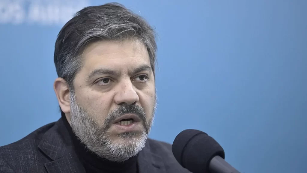 Bianco se despegó de un flyer con IA que lo mostraba como candidato a gobernador