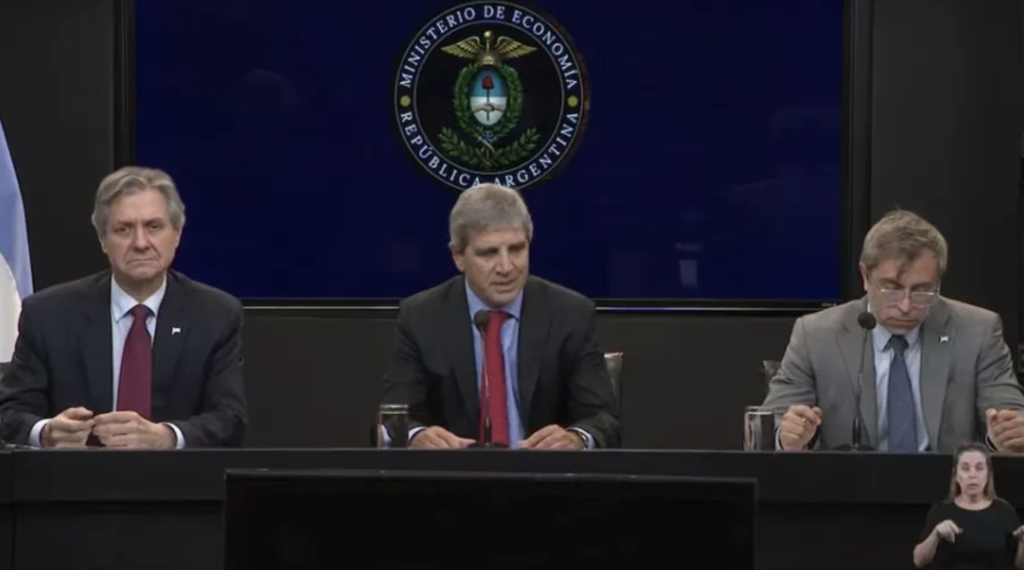 Caputo presentó el plan financiero hasta 2027: tres pilares para cubrir USD 30.700 millones en vencimientos