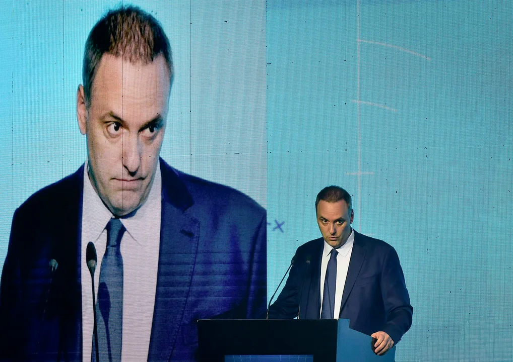 Adorni tensionó con la prensa y desplegó la “estrategia del ruido” para esquivar preguntas sobre sus gastos