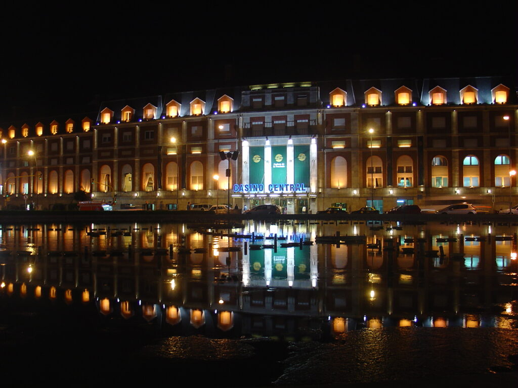 Mar del Plata inaugura su temporada con el lanzamiento de la primera bola en el Casino Central