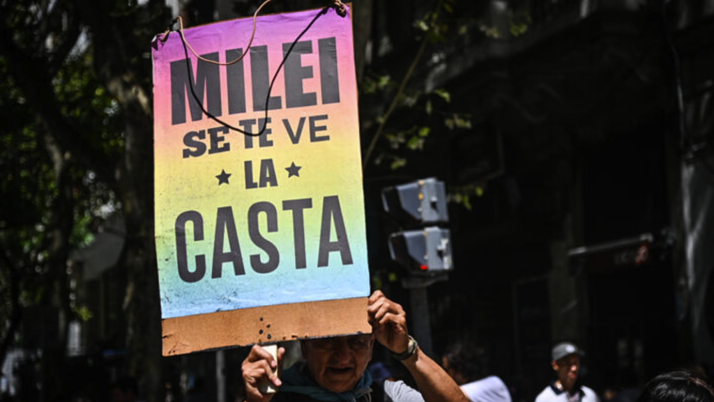 El pacto anticasta de Milei entra en crisis: corrupción, ajuste y caída de imagen golpean al Gobierno