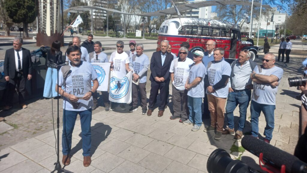 Viaje de la memoria : Excombatientes platenses homenajearán a soldados cuya identidad fue restituida