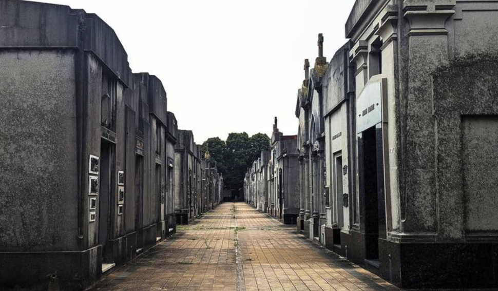 ¿Qué pasará con las bóvedas abandonadas del Cementerio? El bloque libertario le exige respuestas al Municipio