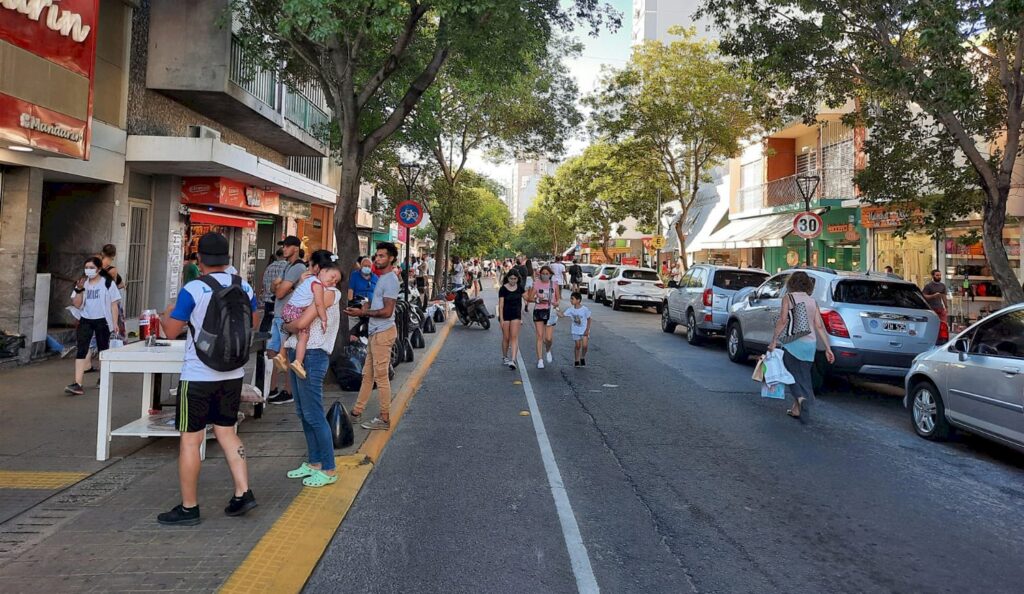 Buscan cerrar al tránsito cuatro corredores comerciales los sábados y reactivar ventas en horario crítico