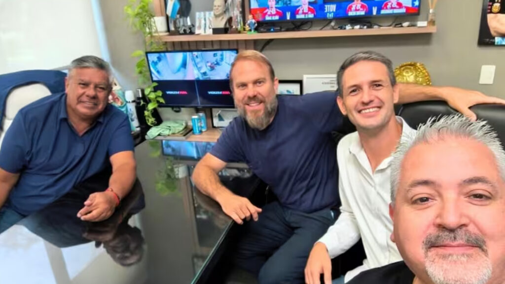 Tapia exhibió el apoyo de intendentes peronistas en plena crisis de la AFA