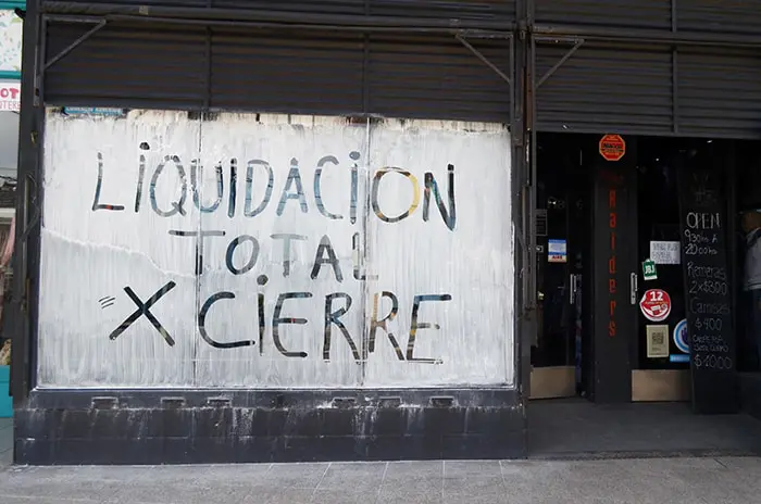 Crisis económica: La Plata enfrenta el desafío de los comercios cerrados