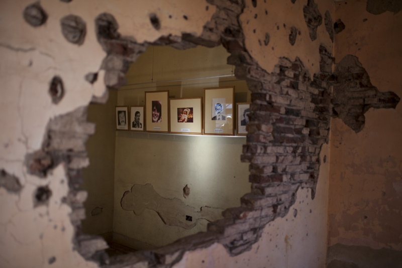 «Llevamos 50 años buscándote»: cientos de personas celebraron el cumpleaños de Clara Anahí Mariani en la casa donde la secuestraron